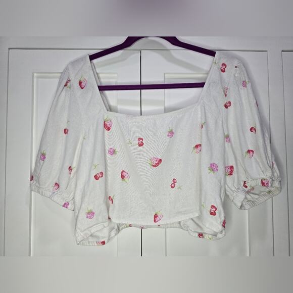 BP. White Strawberry Print Crop Top – Size XL - Picture 3 of 8